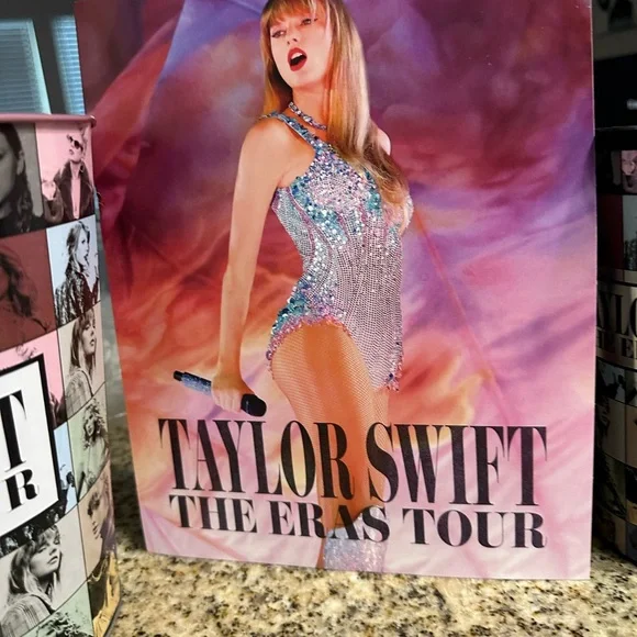 Taylor Swift The Update Tour Movie Large Popcorn Tin & Cup by - Limited Edition - Picture 7 of 12